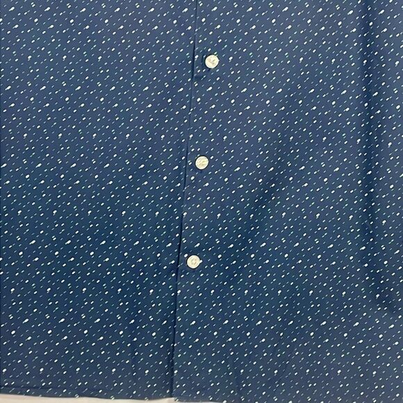 Perry Ellis short sleeve button down - Picture 4 of 9